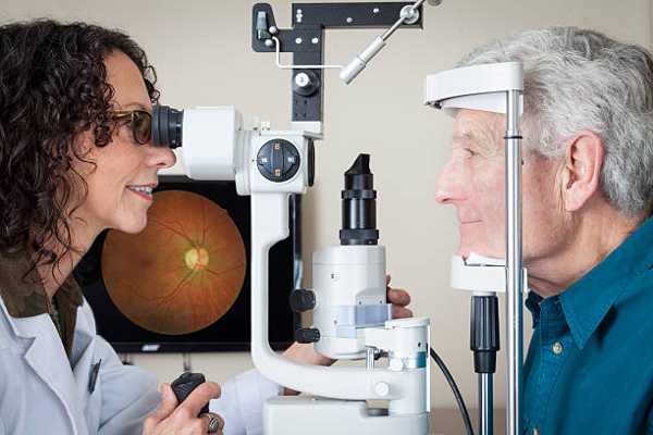 Understanding Macular Degeneration: Causes, Symptoms, and Treatment Approaches